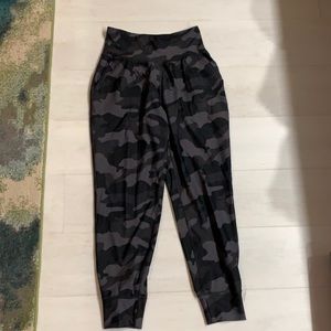 Old Navy Power Soft Camo loose pleated tights. Comfy. Only used once.
